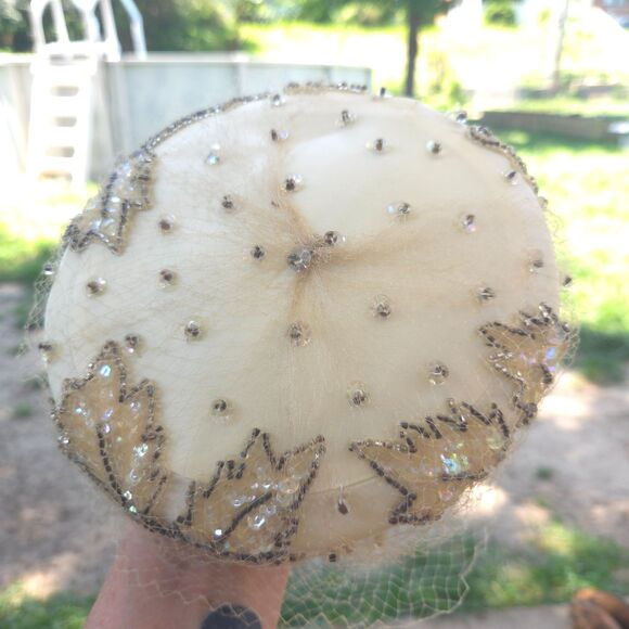 Vintage Famous Barr Ivory Beaded Pillbox Hat Birdcage Veil Union Made main image 11